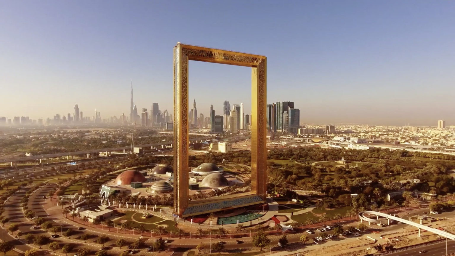 Золотая рамка на восходе солнца